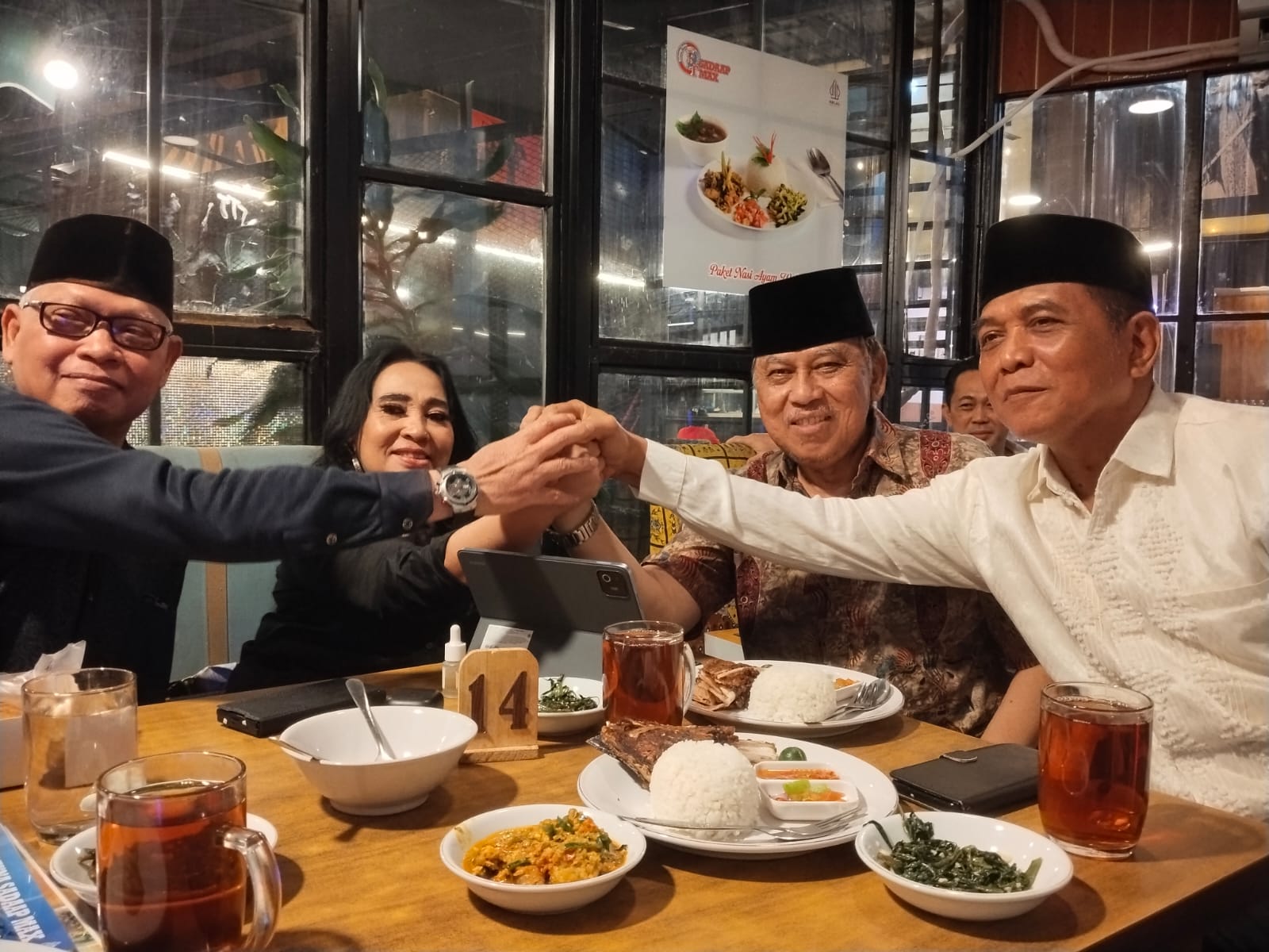 Silaturahmi Bang Haji Sajili ke Ibu Neneng