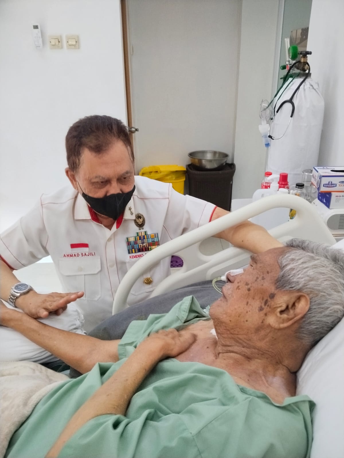 Menjenguk KH. Nuri Thahir